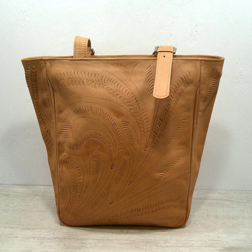 Quality Handcrafted Natural Labrado Minimalist Design Leather Tote - Picture 4 of 14